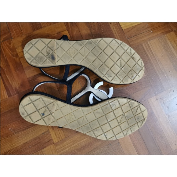 Chanel CC t strap flat t strap sandals size 35.5 size 5.5. Authentic. - Picture 5 of 10